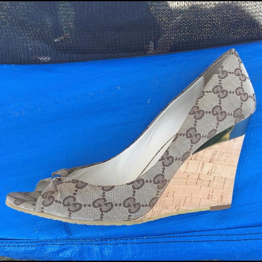 Ladies shoes